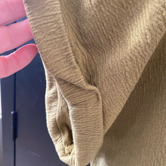 Woman’s Top - Picture 4 of 5